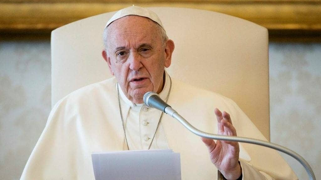 Papa Francisco reza por vítimas do Covid 19