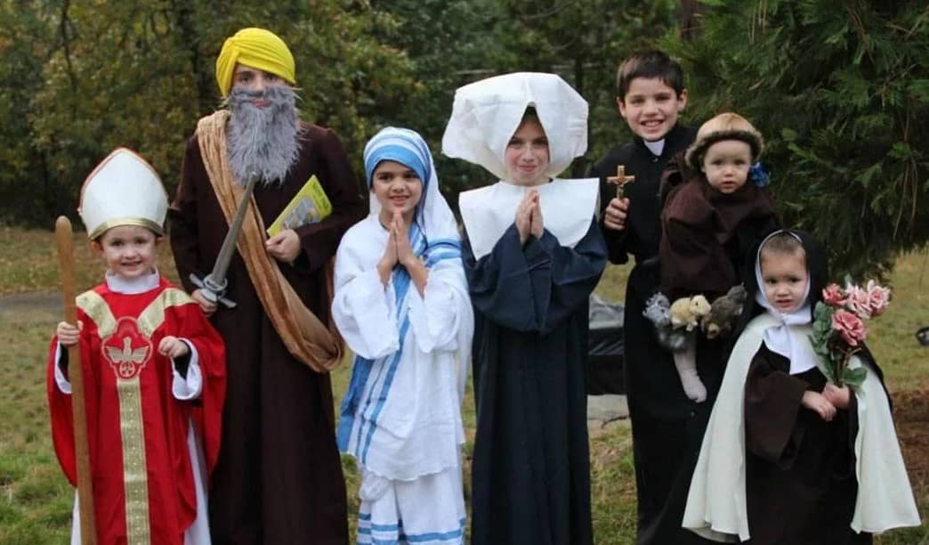 Católico não comemoram Halloween mas sim o dia de Todos os Santos